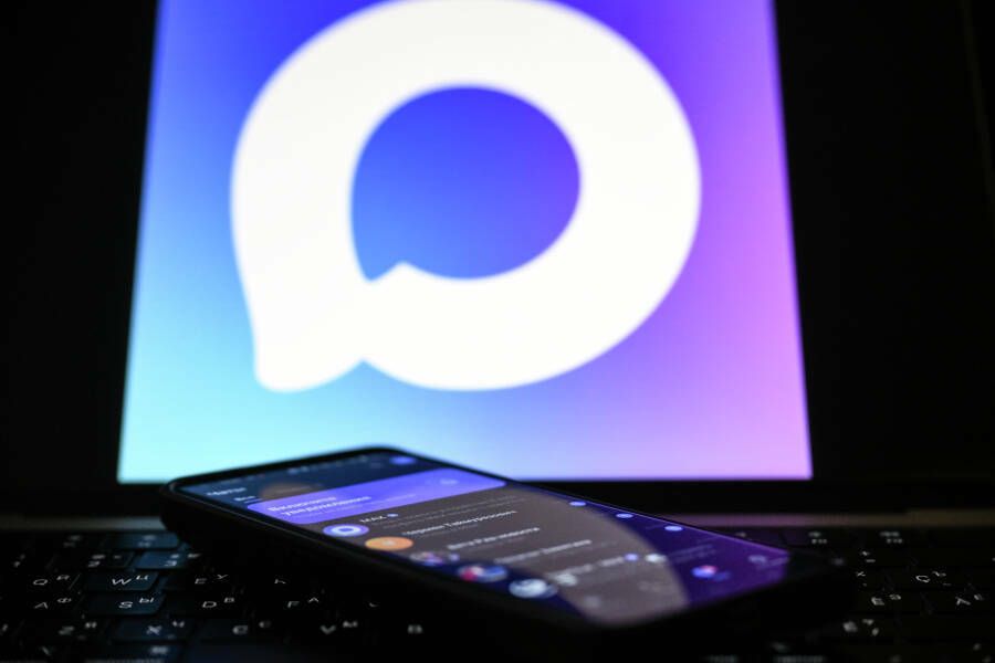 Чикләп җиңү: һәрчак элемтәдә булу һәм курыкмыйча аралашу өчен «MAX»ка күчәбез