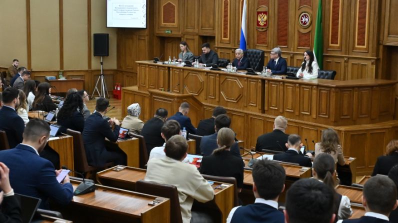 Фәрит Мөхәммәтшин: «Яшьләр белән эшләү – Татарстанның киләчәге өчен эшләү ул»