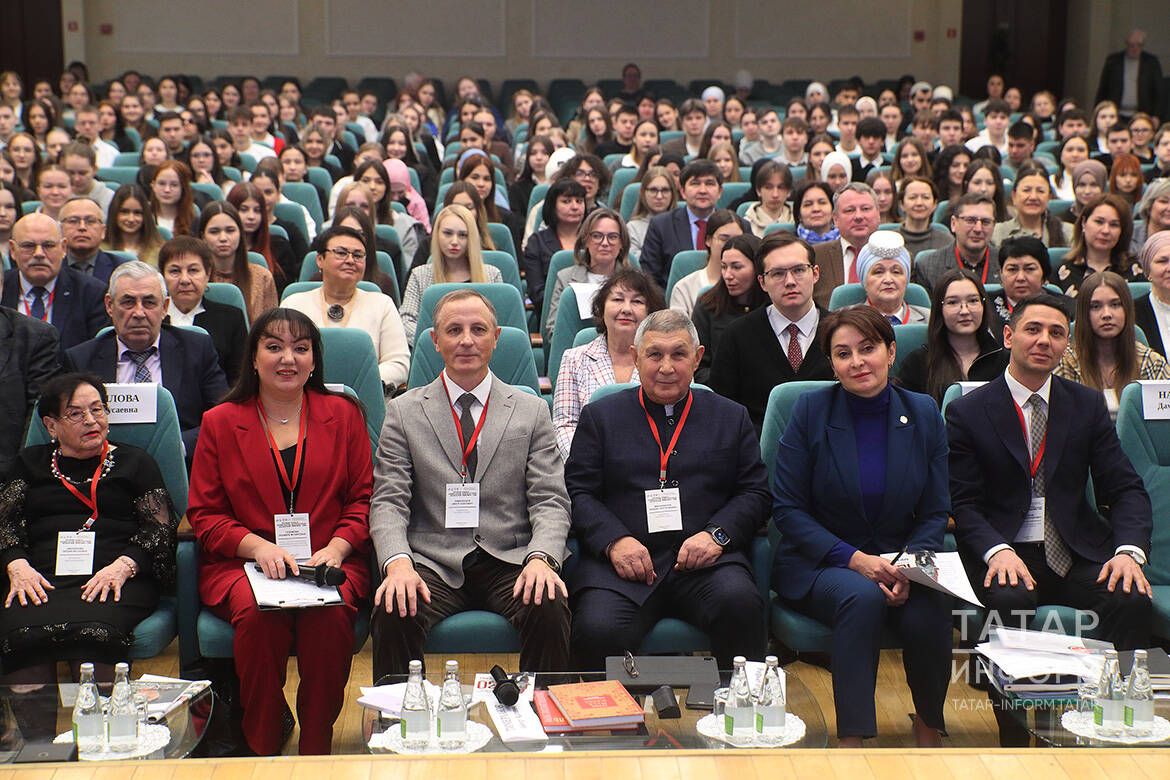 Рифкать Миңнеханов: «Гап-гади татар төрле милләт халыкларын берләштерде»