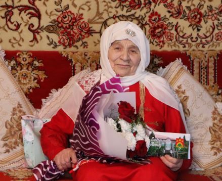 90 яшьлек Сания Сәлахуллина: «Үзен генә яраткан кеше рәхәт күрми»