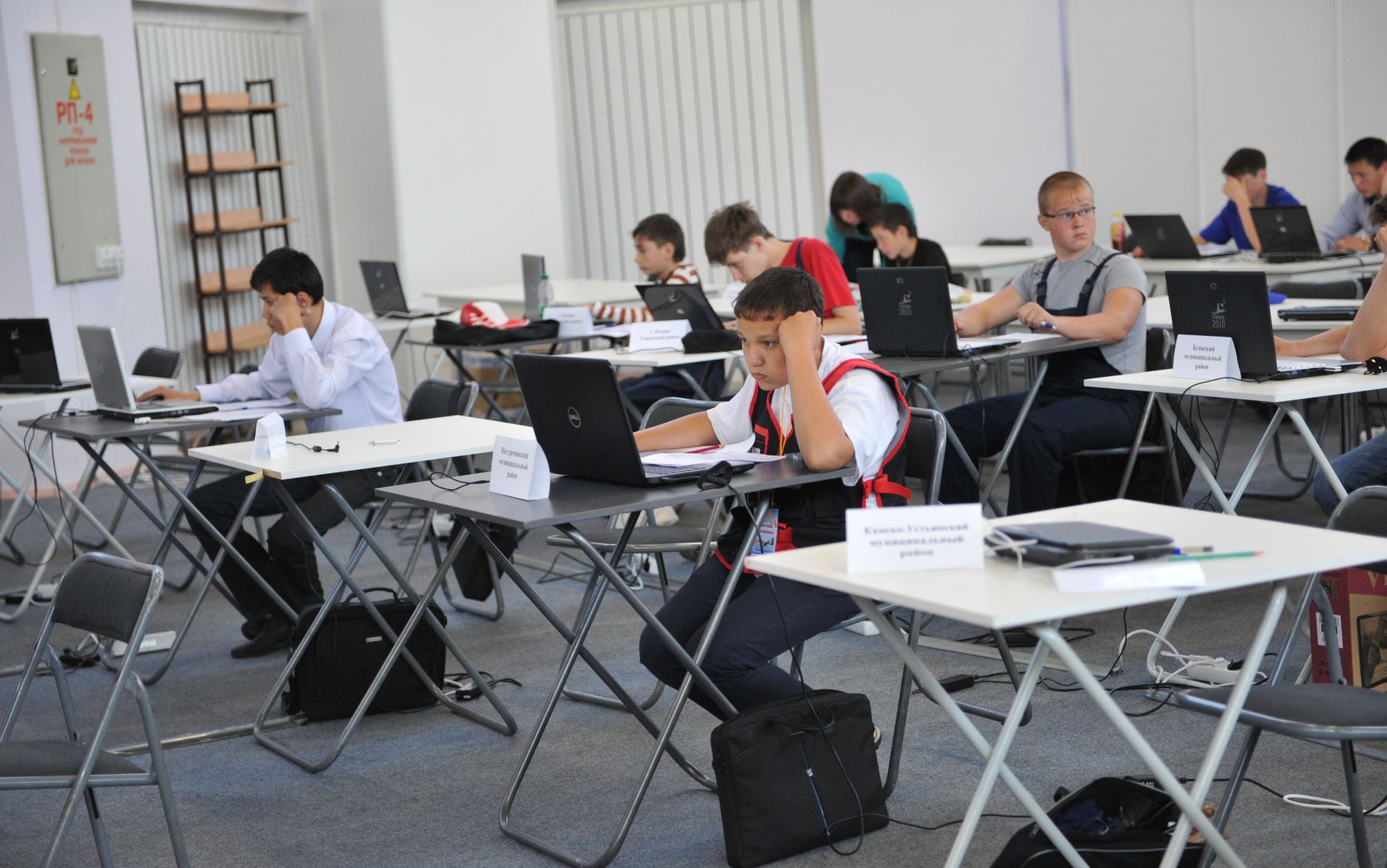 Ясалма фәһем куллануның уңай һәм тискәре яклары турында