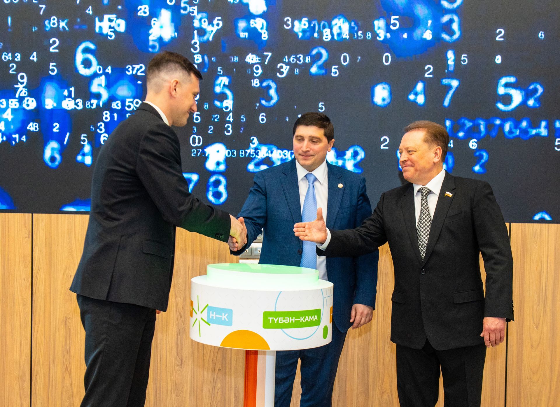 «​​​​​​​Халык безнең эшне күрергә тиеш»: Түбән Камада «Акыллы шәһәр» ситуация үзәге ачылды