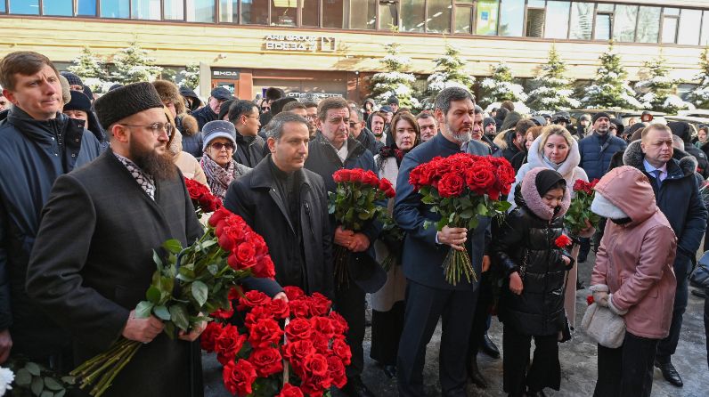 Депутатлар Иранның Казандагы Генераль Консуллыгының кайгы уртаклашу китабында язу калдырды