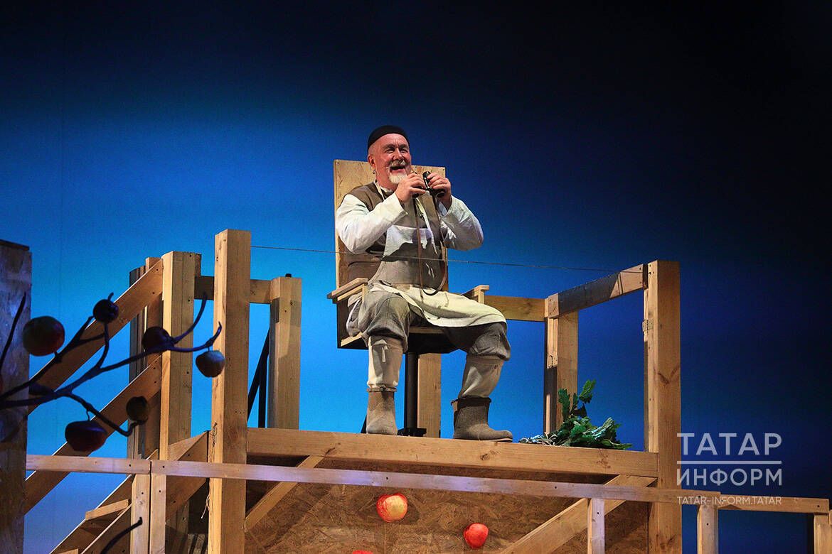 Һәр буынның – үз Әлмәндәре: Камал театры тамашачыны үткән һәм киләчәк турында уйландырды