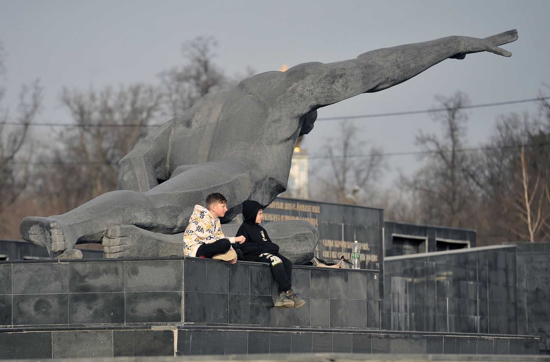 Уен түгел җинаять: ни өчен балалар террорчылык юлына баса?