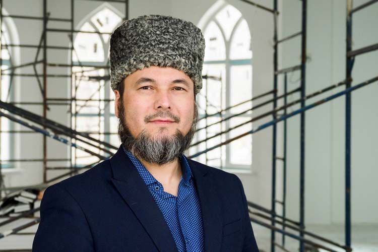 Рөстәм хәзрәт Ясәвиев: «Ришвәт булган җирдә гаделлек тә, бәрәкәт тә, тынычлык та бетә»