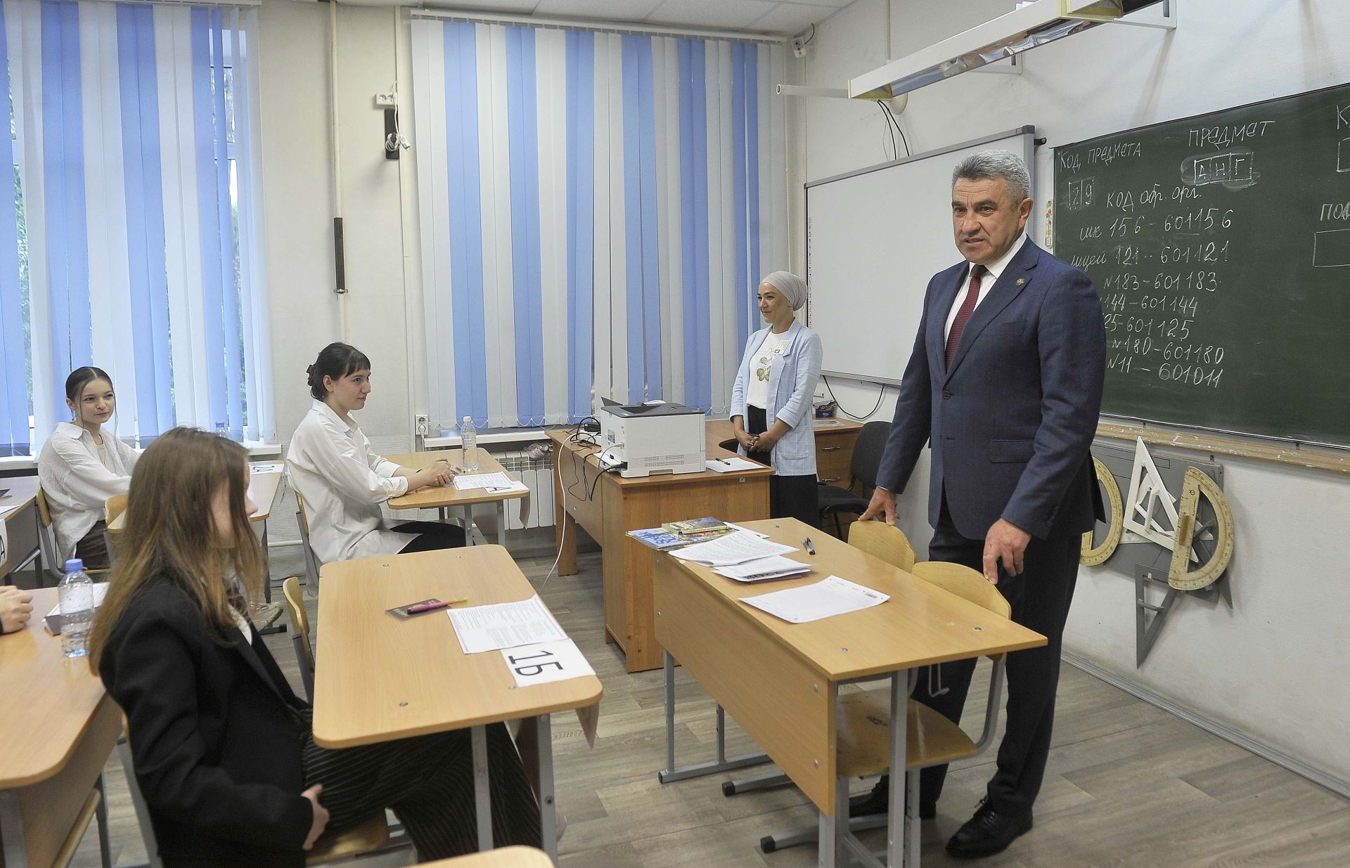 Соңгы имтиханны тапшыручы егет-кызлар: «Казаннан китәсе килми»