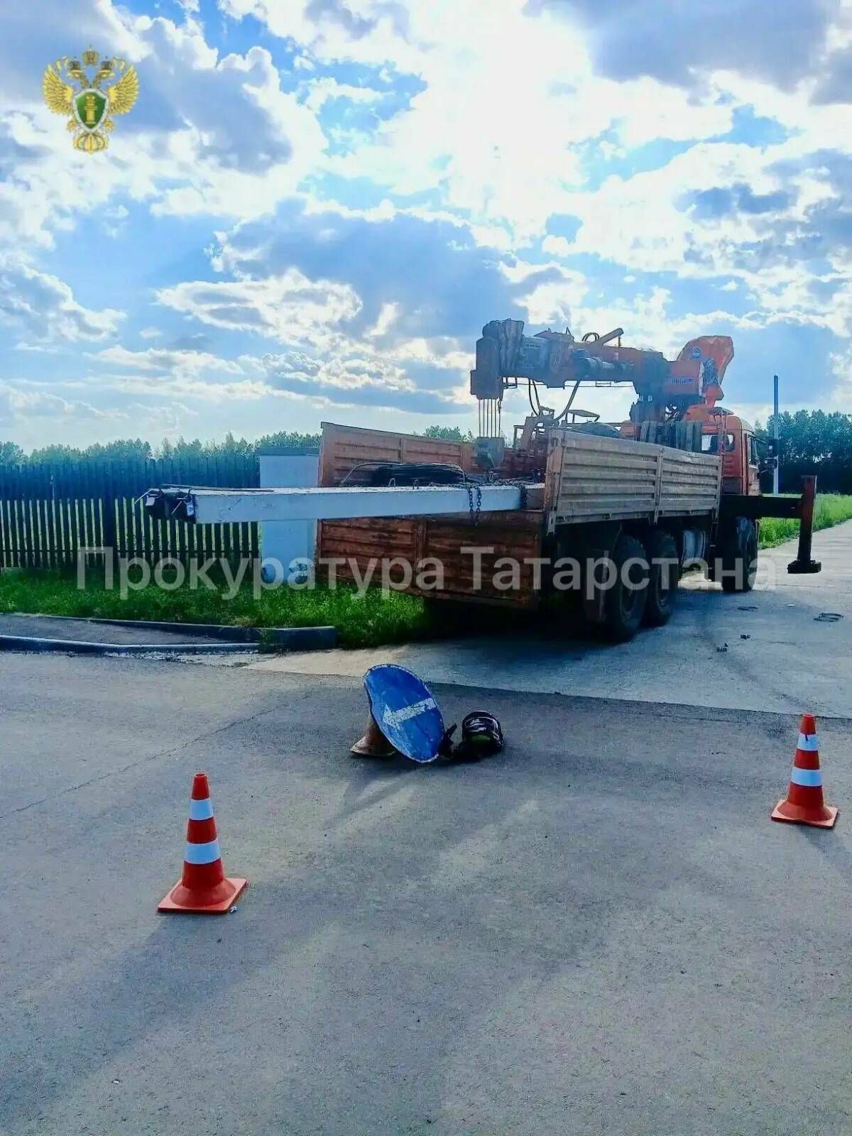 Яшүсмер йөк машинасы арбасыннан чыгып торган баганаларга самокат белән бәрелеп үлгән