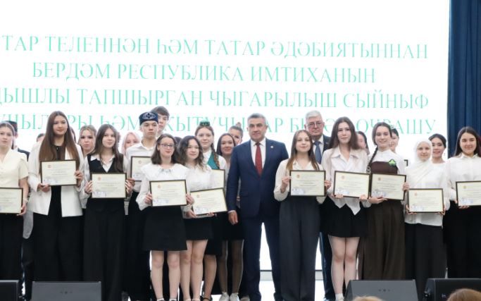 Илсур Һадиуллин татар теленнән БРИ бирүчеләргә «Арагыздан табиб, хисапчы, очучылар да чыгар»
