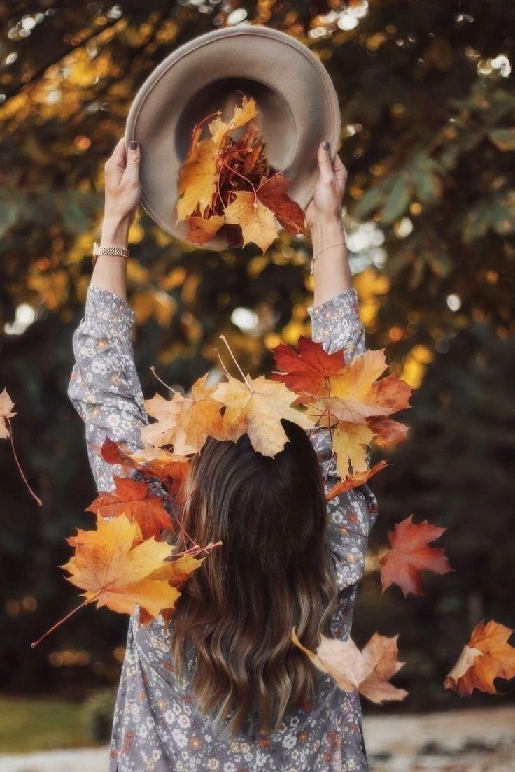 Менә тагын көзләр җитте...