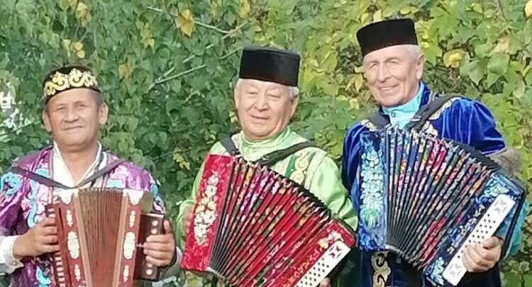 Саклап торучылар: чит төбәкләрдә татар ансамбльләре ничек яши?