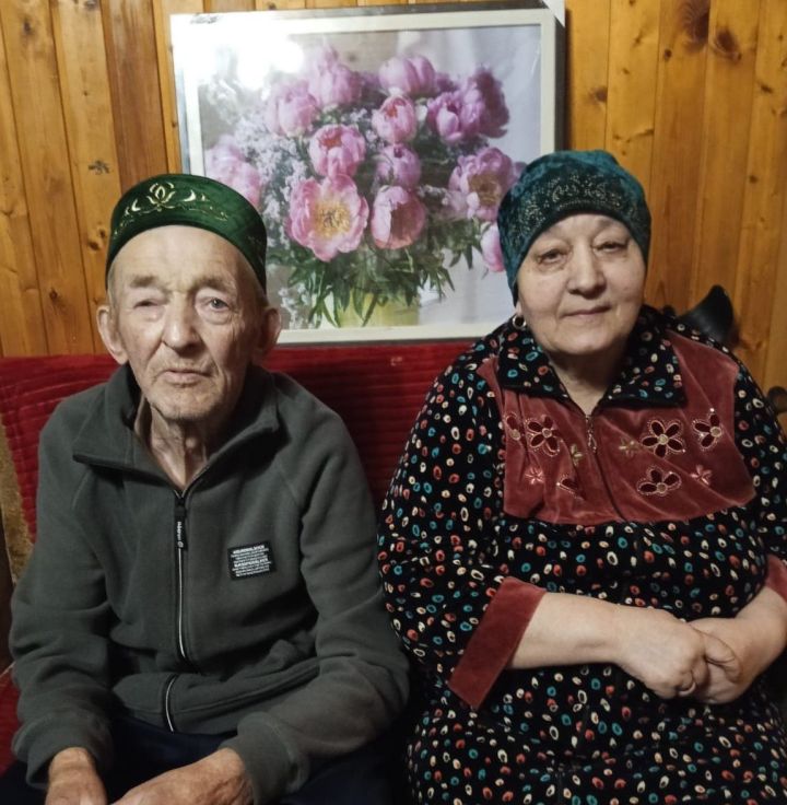 «Минеке кебек ир юктыр ул»