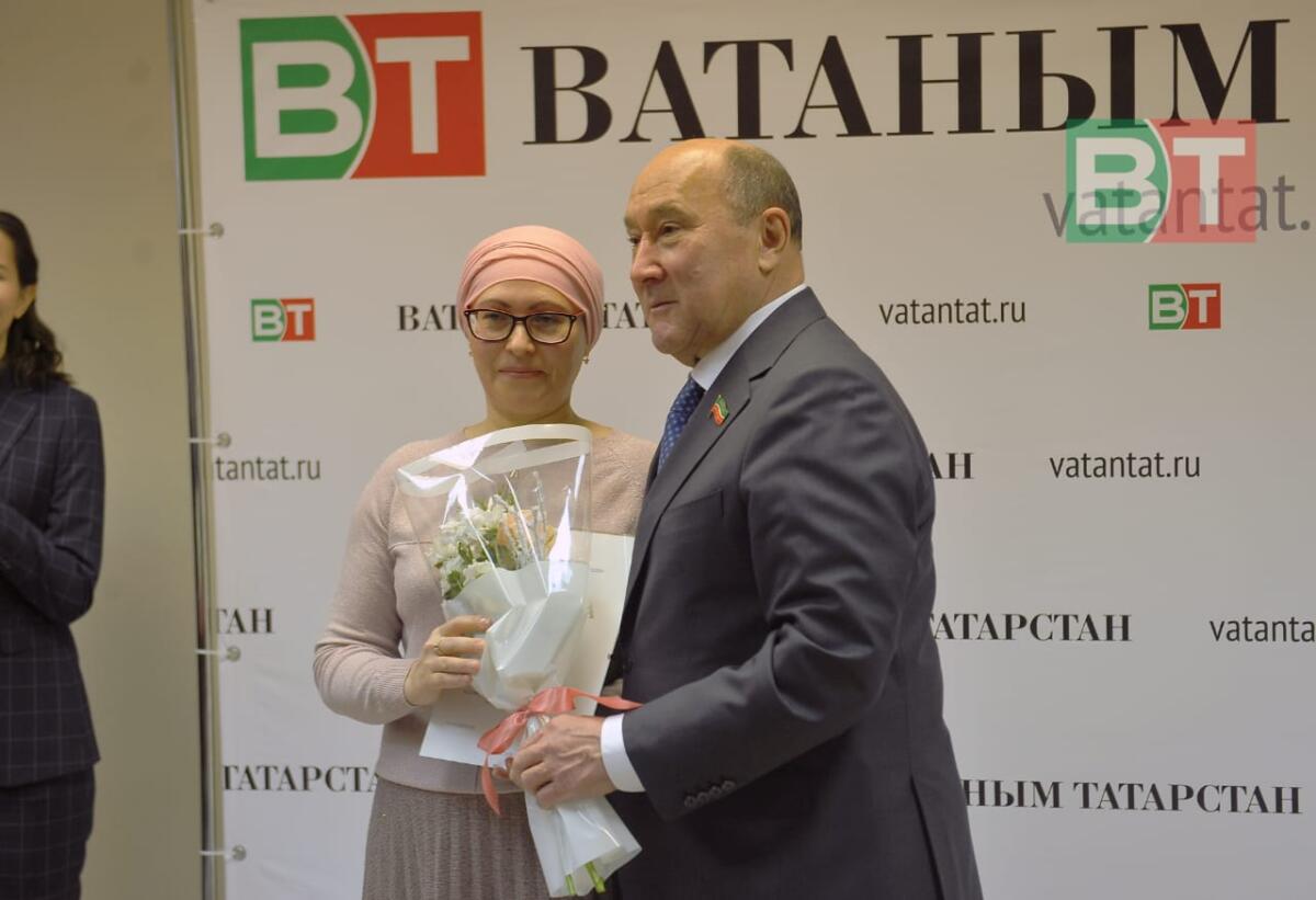 «Ватаным Татарстан» коллективын Яңа ел белән котларга Марат Әхмәтов белән Айрат Зарипов килде (ФОТОРЕПОРТАЖ)