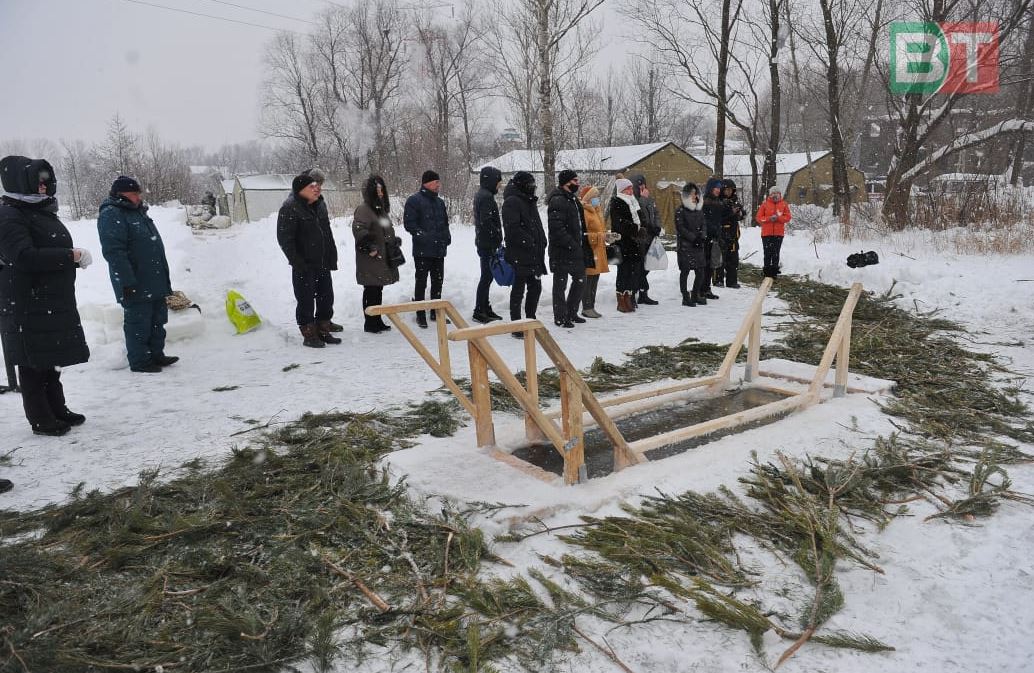 Казанда бәкедә су коендылар (ФОТОРЕПОРТАЖ)