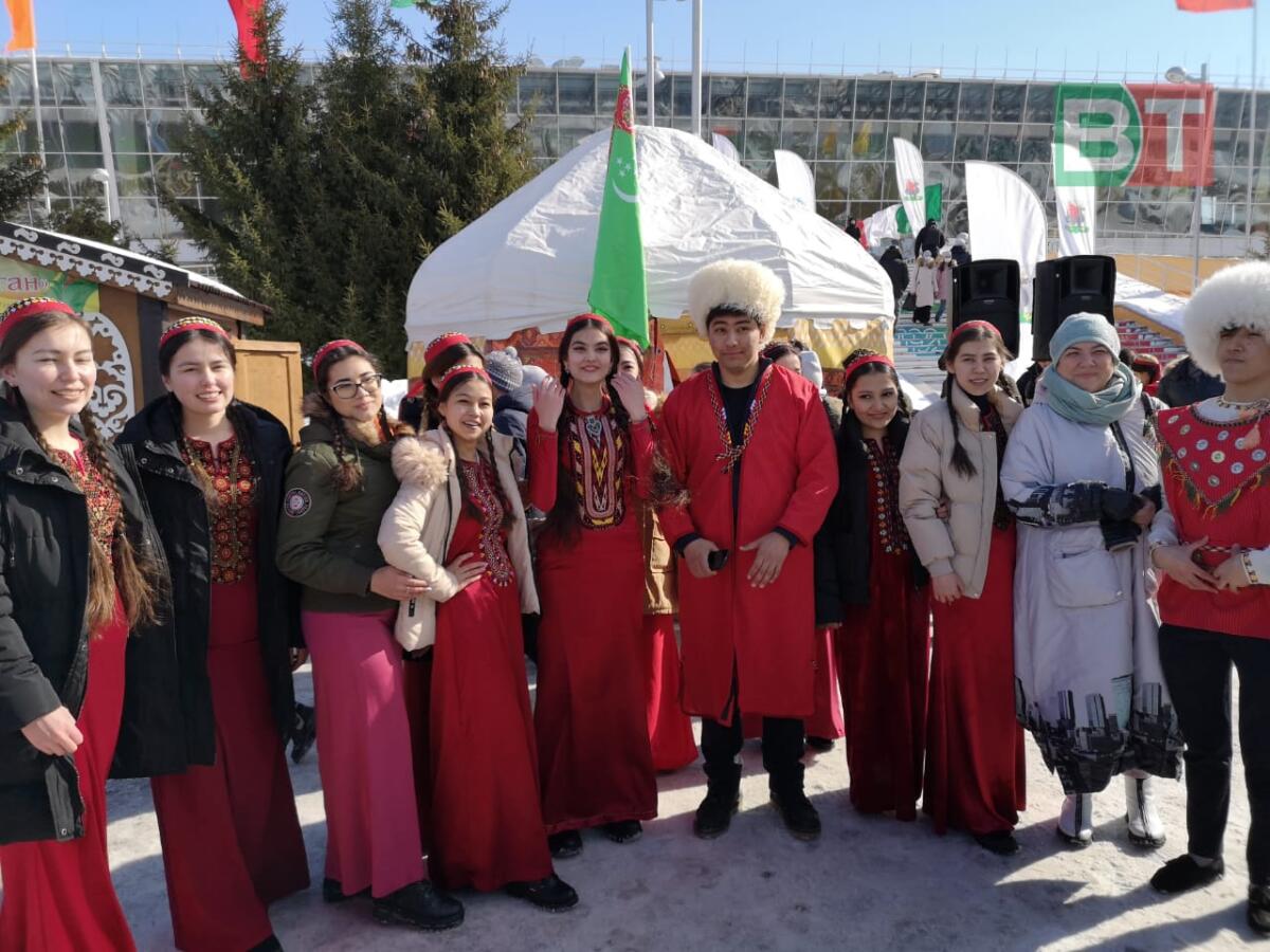 Казанда Нәүрүзне бәйрәм иттеләр (ФОТОРЕПОРТАЖ)