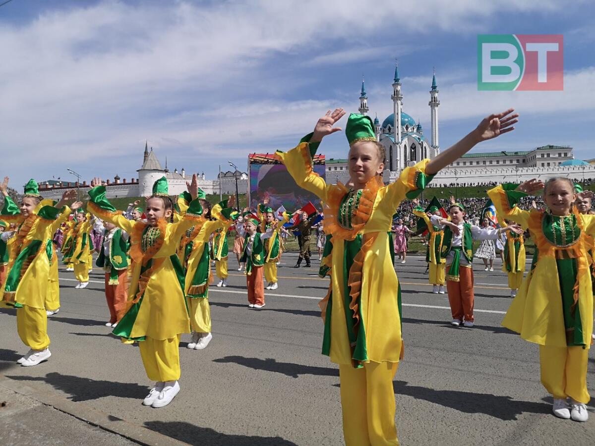 Казанда узган Җиңү парадыннан ФОТОРЕПОРТАЖ