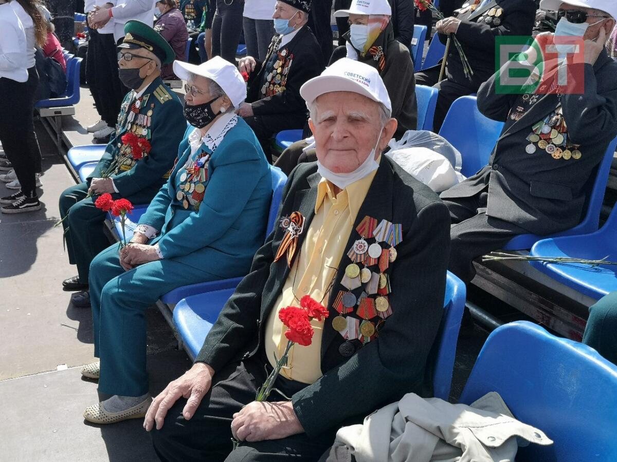 Казанда узган Җиңү парадыннан ФОТОРЕПОРТАЖ