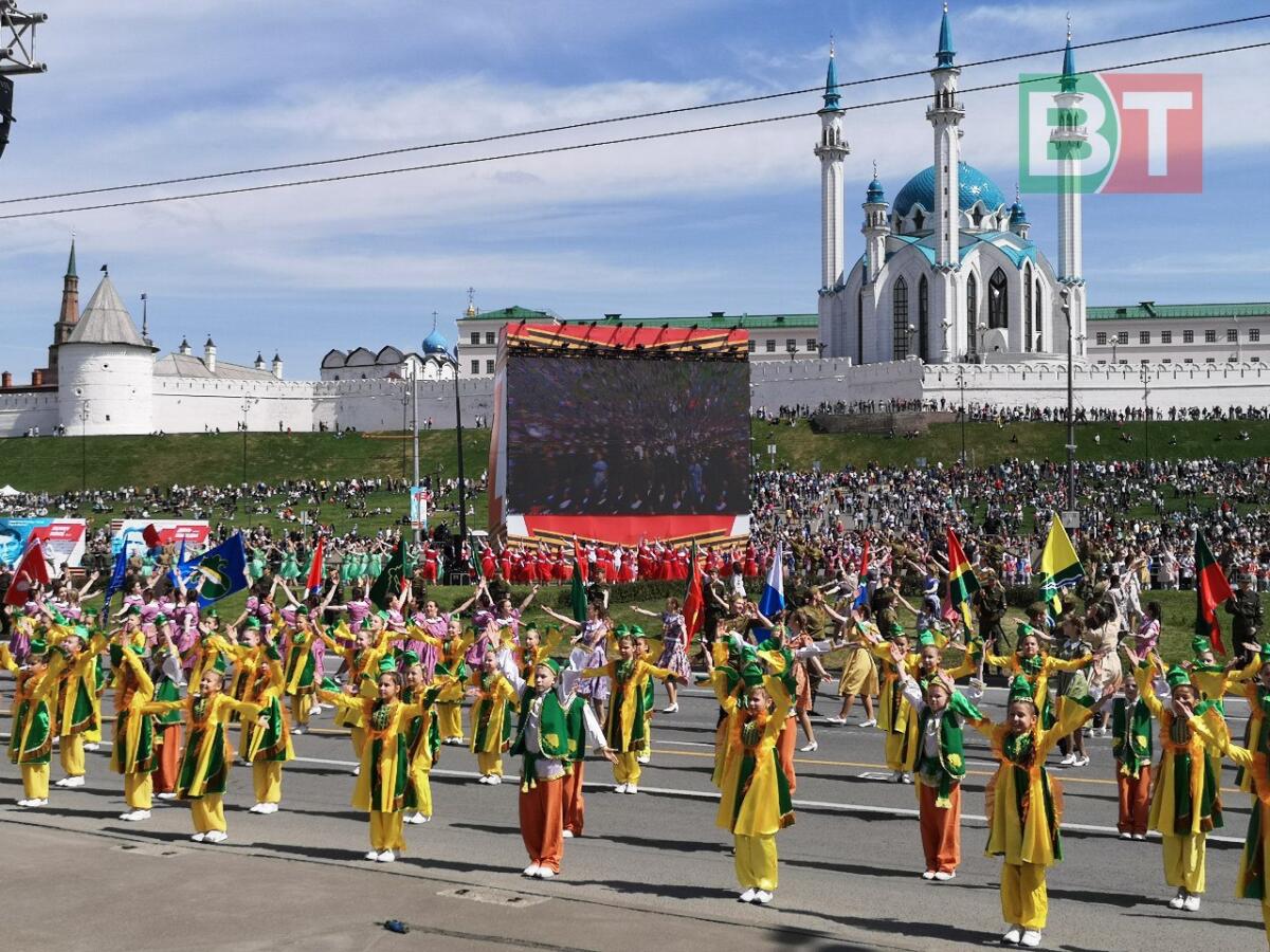 Казанда узган Җиңү парадыннан ФОТОРЕПОРТАЖ
