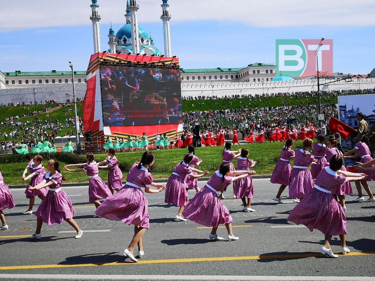 Казанда узган Җиңү парадыннан ФОТОРЕПОРТАЖ