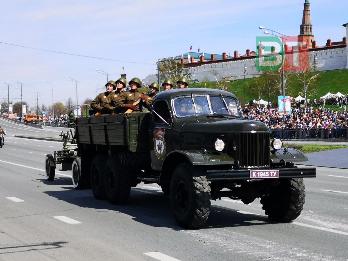 Казанда узган Җиңү парадыннан ФОТОРЕПОРТАЖ