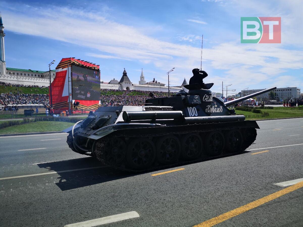 Казанда узган Җиңү парадыннан ФОТОРЕПОРТАЖ