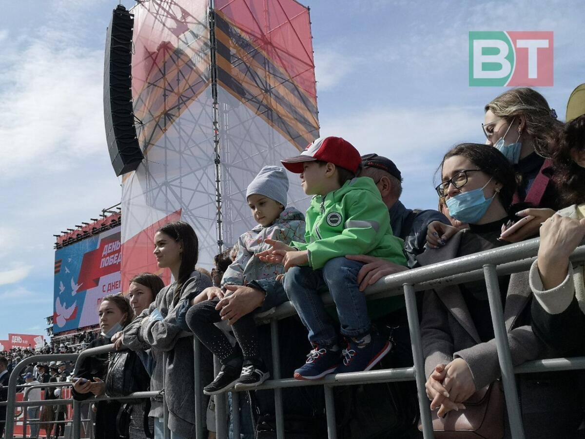 Казанда узган Җиңү парадыннан ФОТОРЕПОРТАЖ