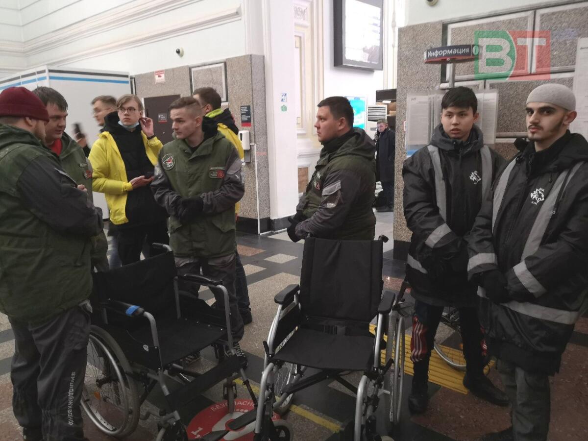 Донецк һәм Луганск халык республикаларыннан мәҗбүри эвакуацияләнүчеләр Казанга кайтып җитте (ФОТО, ВИДЕО)