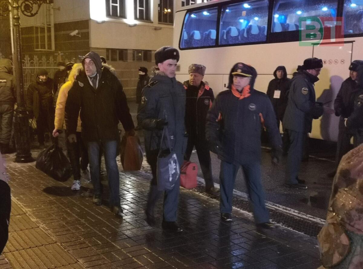 Донецк һәм Луганск халык республикаларыннан мәҗбүри эвакуацияләнүчеләр Казанга кайтып җитте (ФОТО, ВИДЕО)