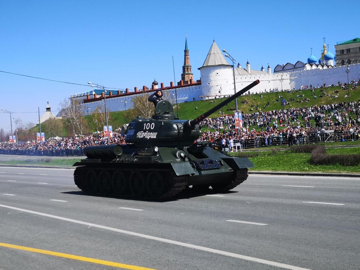 Казанда узган Җиңү парадыннан ФОТОРЕПОРТАЖ