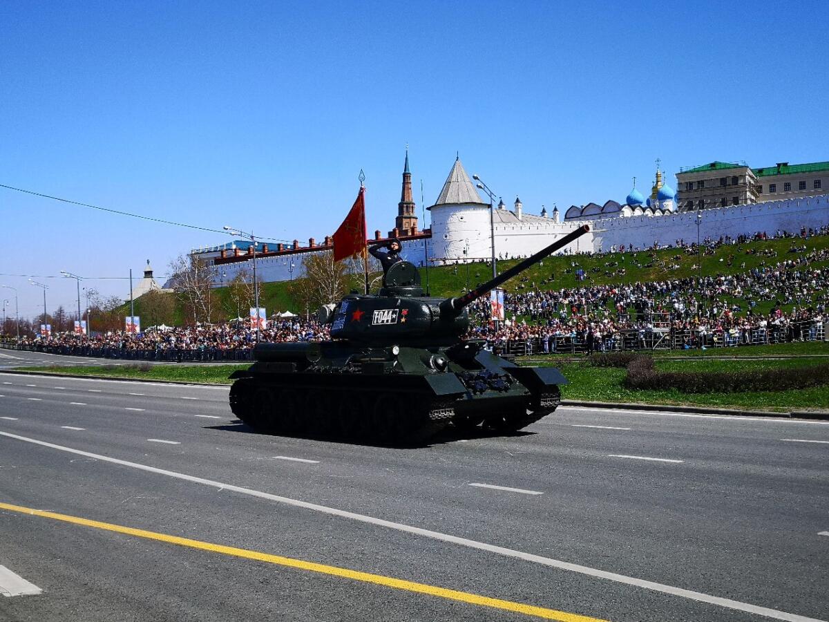 Казанда узган Җиңү парадыннан ФОТОРЕПОРТАЖ