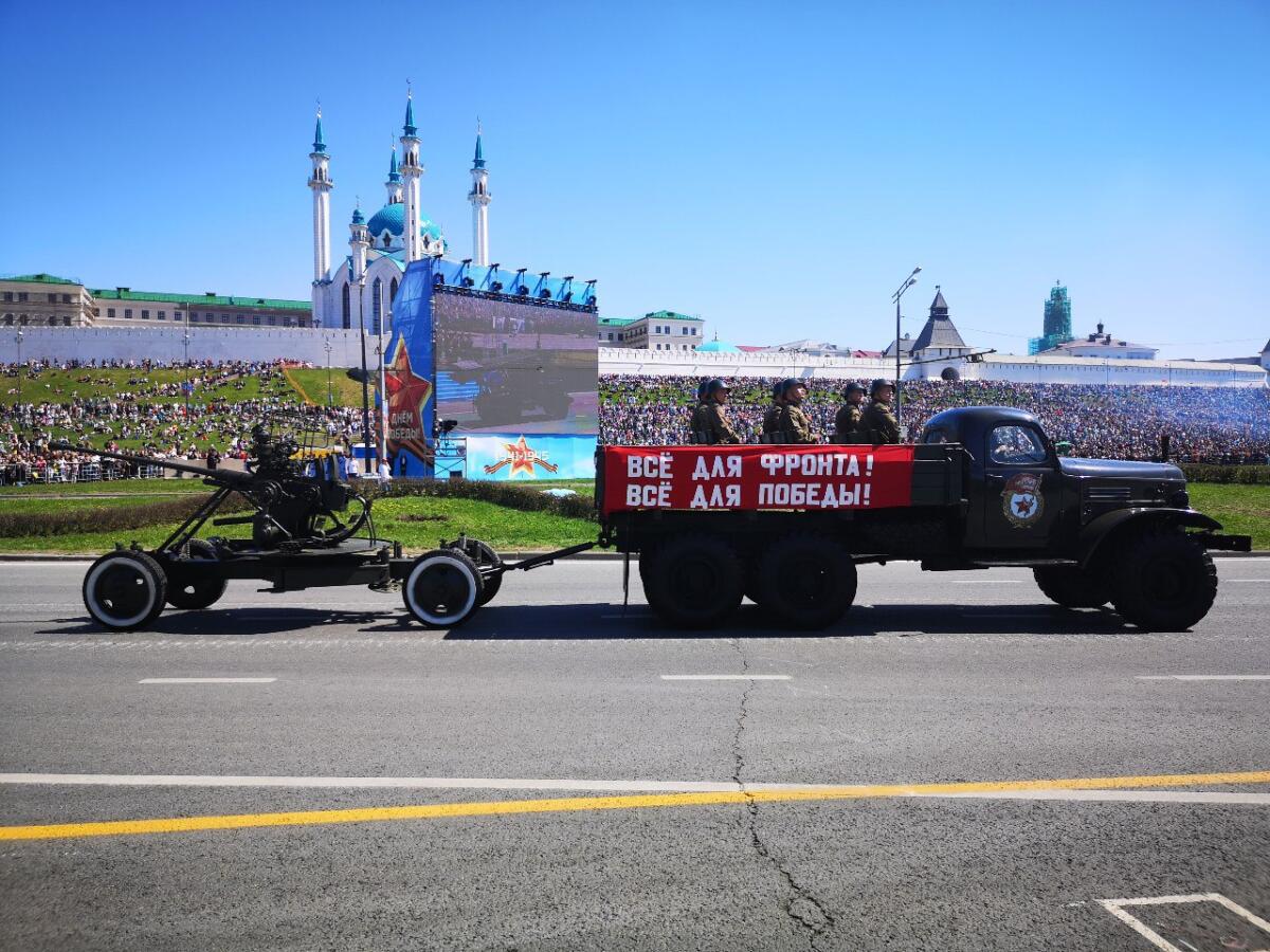 Казанда узган Җиңү парадыннан ФОТОРЕПОРТАЖ