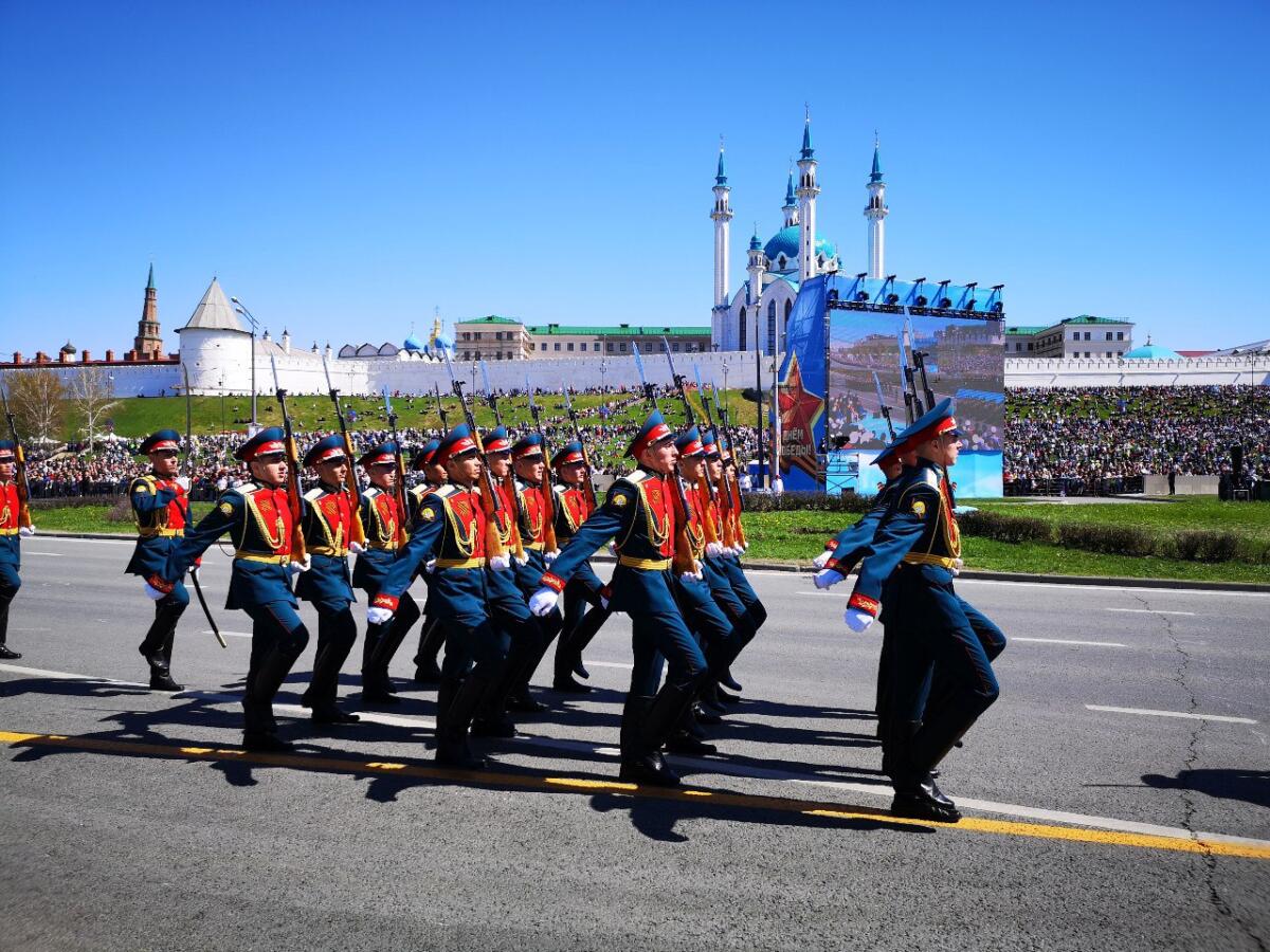 Казанда узган Җиңү парадыннан ФОТОРЕПОРТАЖ