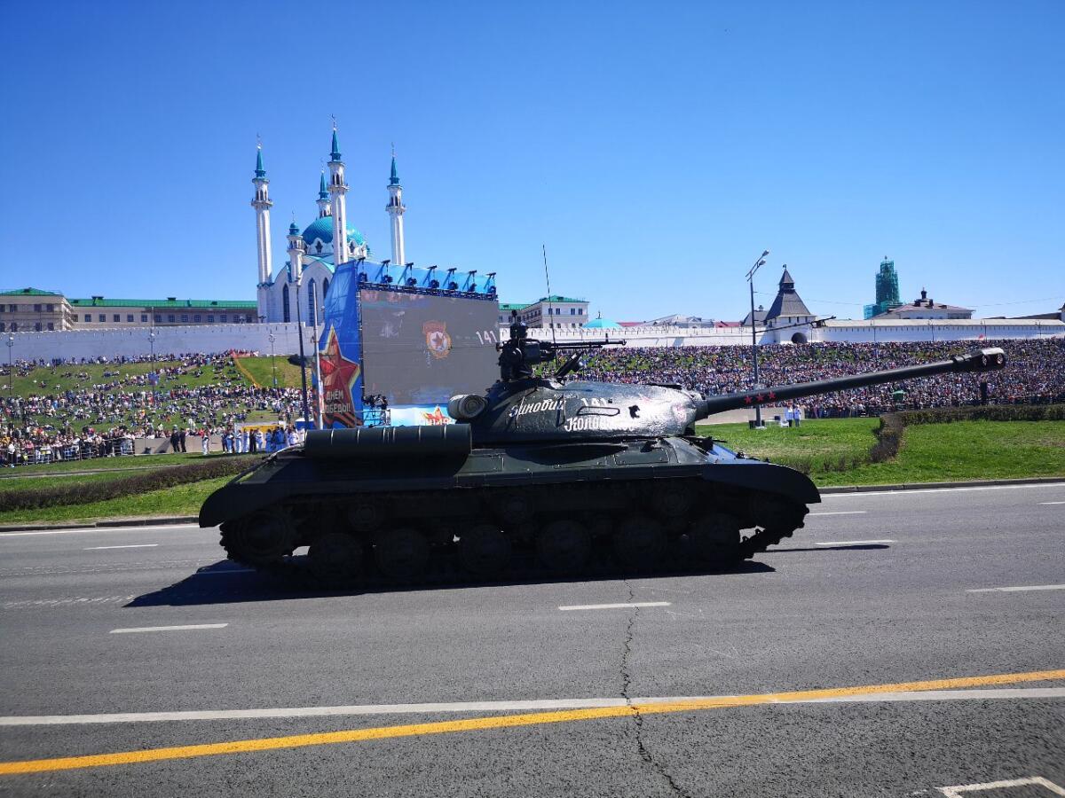 Казанда узган Җиңү парадыннан ФОТОРЕПОРТАЖ