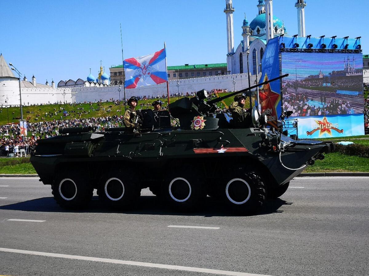 Казанда узган Җиңү парадыннан ФОТОРЕПОРТАЖ