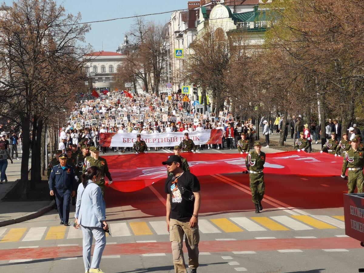 Казанда узган «Үлемсез полк» акциясеннән ФОТОРЕПОРТАЖ