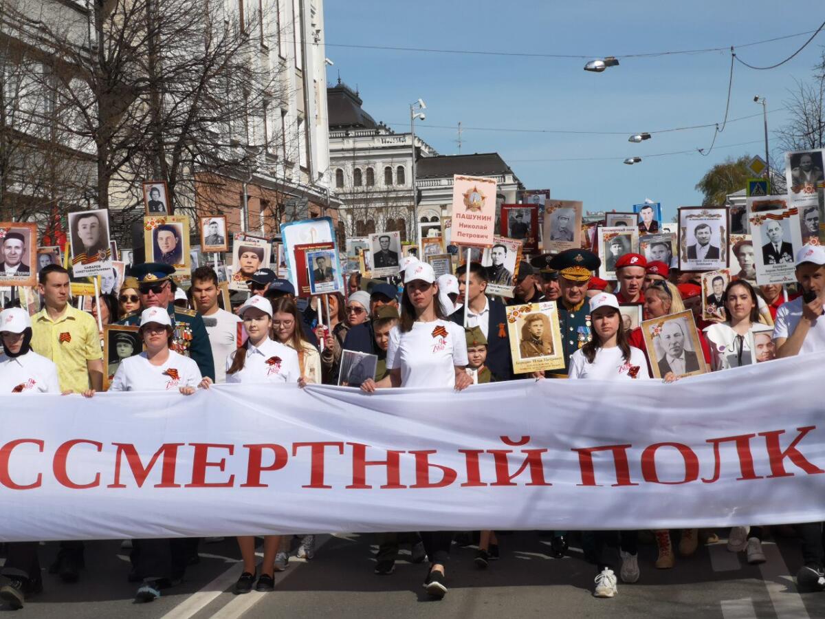 Казанда узган «Үлемсез полк» акциясеннән ФОТОРЕПОРТАЖ