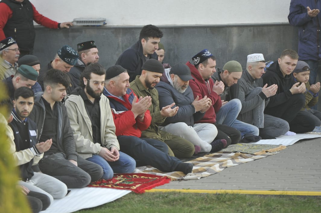 "Ярдәм" мәчетендәге Ураза гаетеннән ФОТОРЕПОРТАЖ