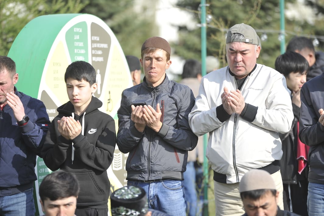 "Ярдәм" мәчетендәге Ураза гаетеннән ФОТОРЕПОРТАЖ