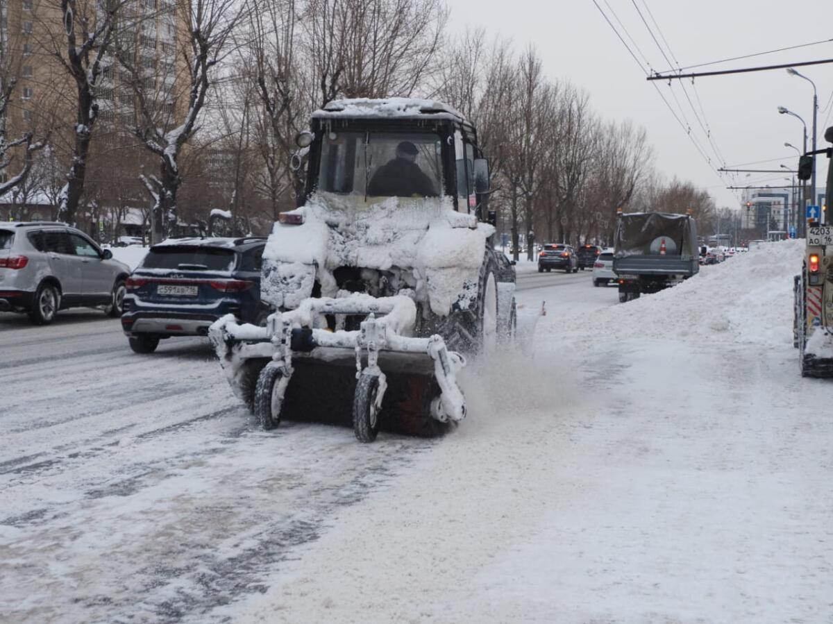 ФОТОРЕПОРТАЖ: Казан урамнарын кардан чистарту дәвам итә