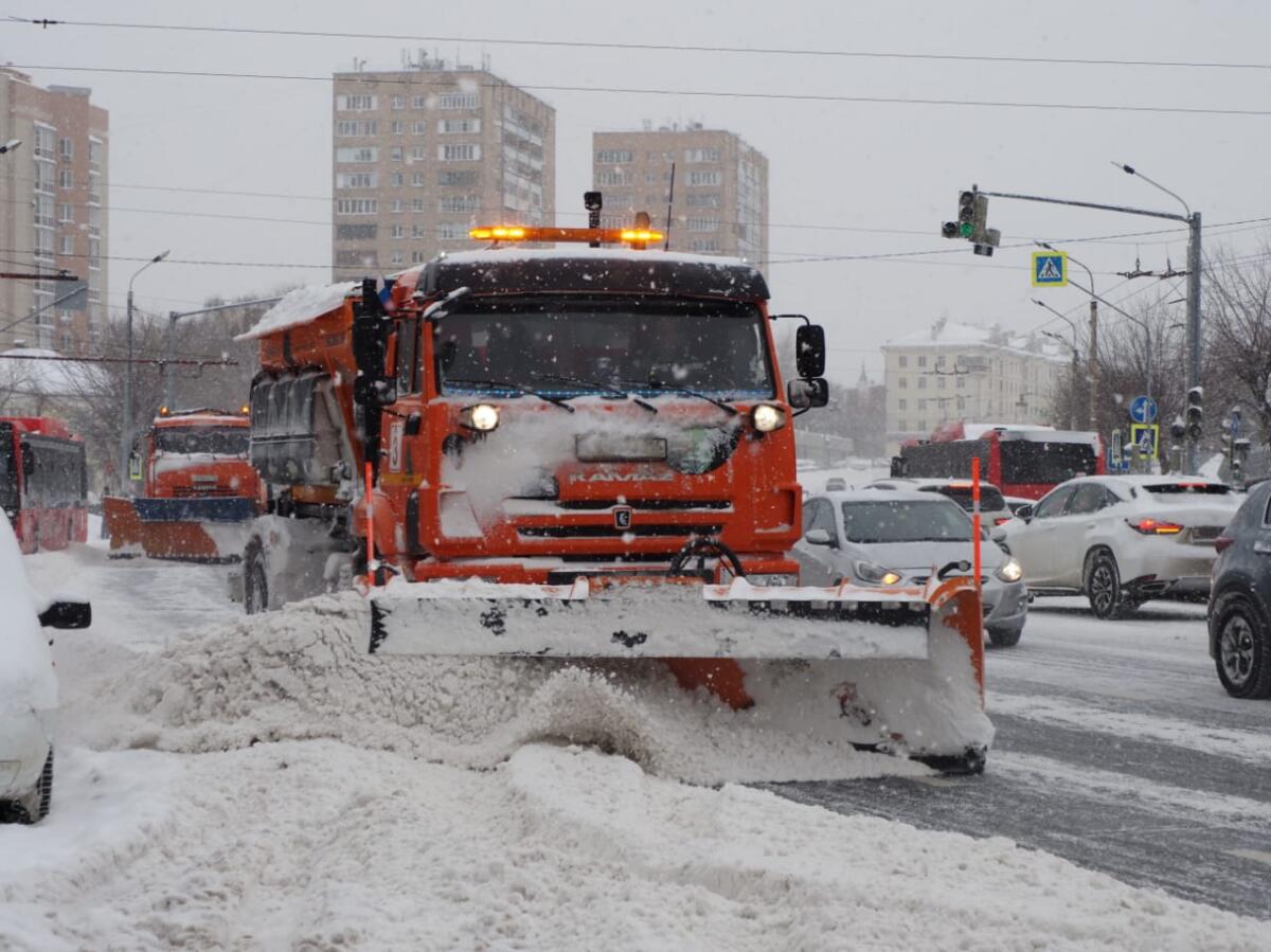 ФОТОРЕПОРТАЖ: Казан урамнарын кардан чистарту дәвам итә