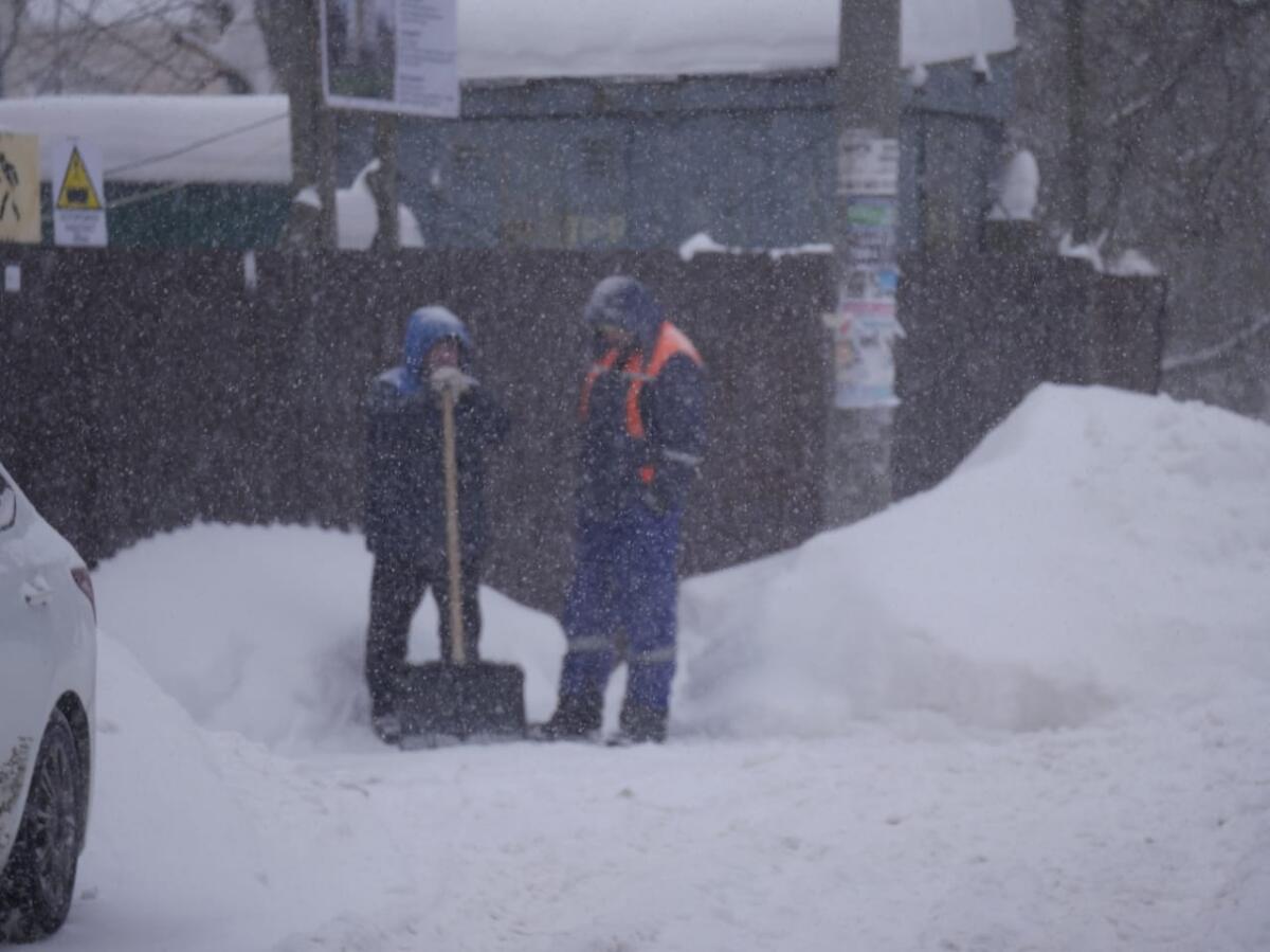 ФОТОРЕПОРТАЖ: Казан урамнарын кардан чистарту дәвам итә