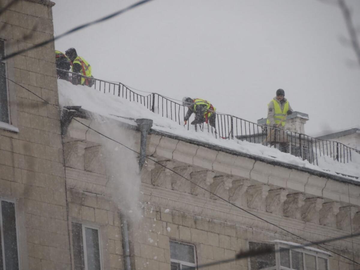 ФОТОРЕПОРТАЖ: Казан урамнарын кардан чистарту дәвам итә