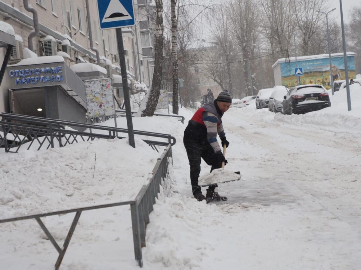ФОТОРЕПОРТАЖ: Казан урамнарын кардан чистарту дәвам итә