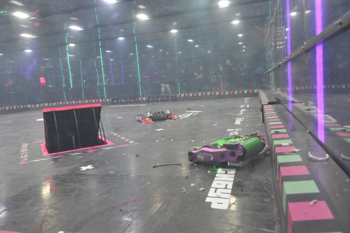 "Киләчәк уеннары". Роботлар көрәше ФОТОРЕПОРТАЖ