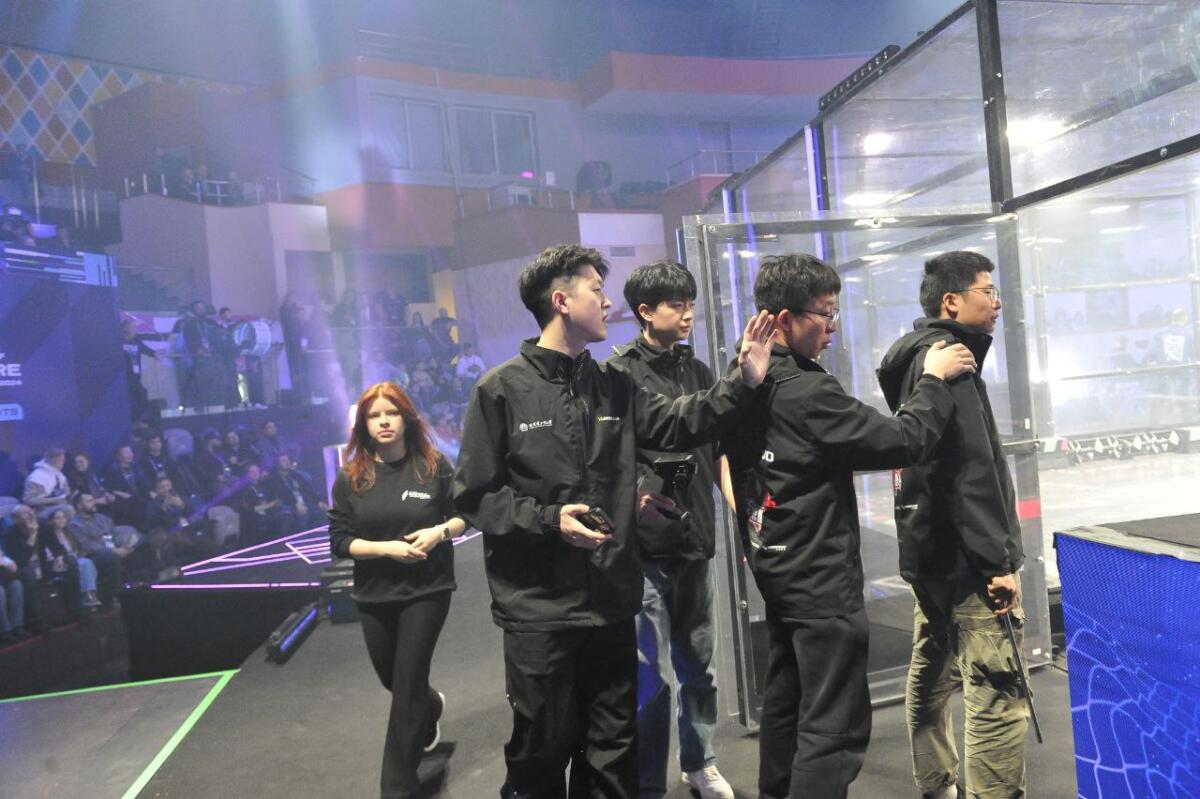 "Киләчәк уеннары". Роботлар көрәше ФОТОРЕПОРТАЖ