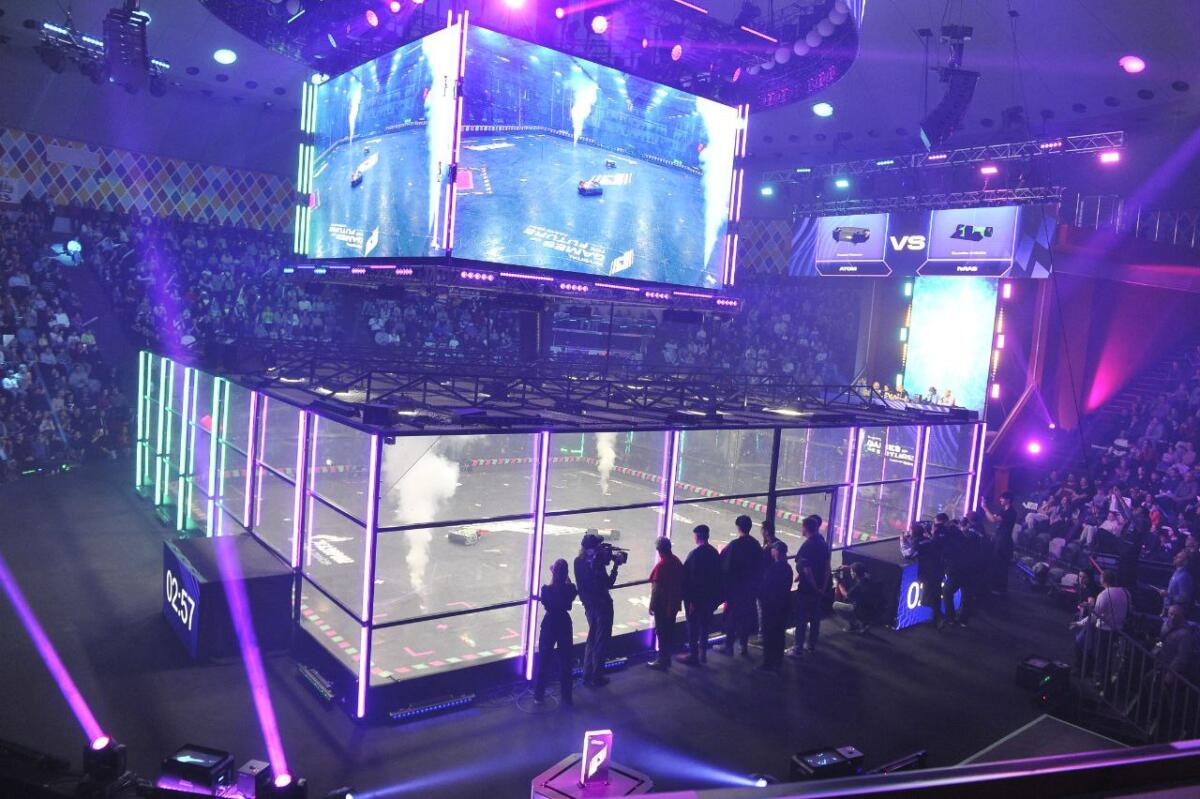 "Киләчәк уеннары". Роботлар көрәше ФОТОРЕПОРТАЖ