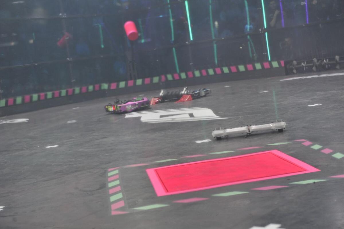 "Киләчәк уеннары". Роботлар көрәше ФОТОРЕПОРТАЖ