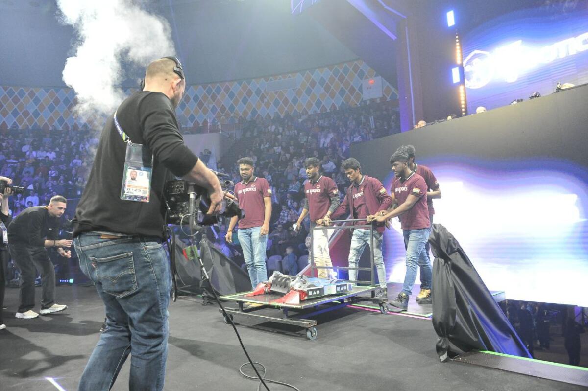 "Киләчәк уеннары". Роботлар көрәше ФОТОРЕПОРТАЖ