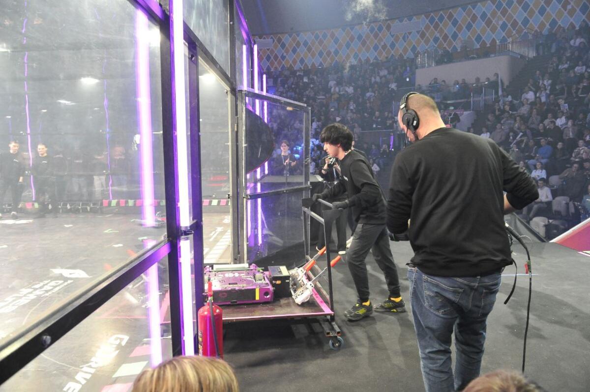 "Киләчәк уеннары". Роботлар көрәше ФОТОРЕПОРТАЖ