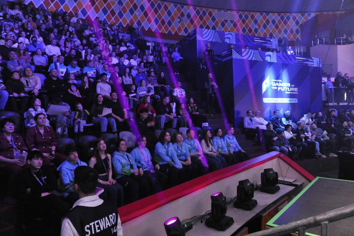 "Киләчәк уеннары". Роботлар көрәше ФОТОРЕПОРТАЖ